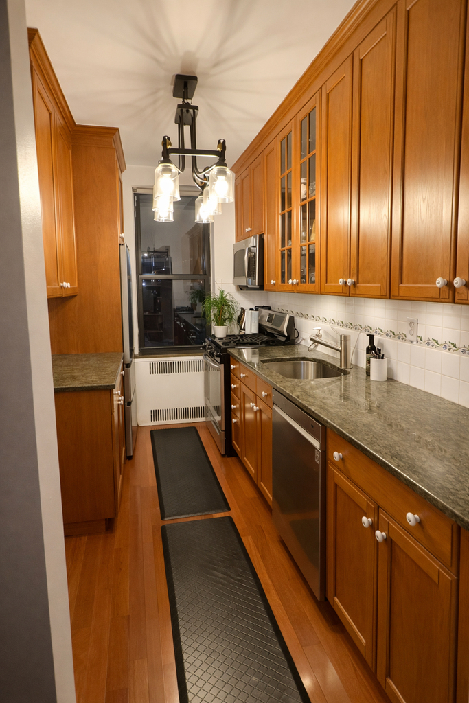 East 54th Street - Photo 15