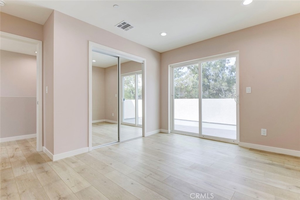 15557 Wyandotte Street - Photo 18