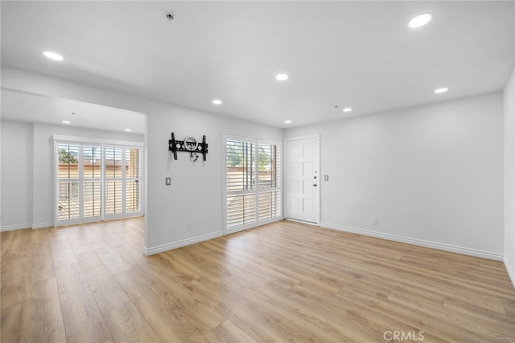 116 W Maple - Photo 7