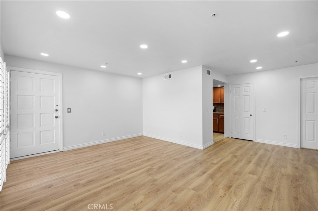 116 W Maple - Photo 6