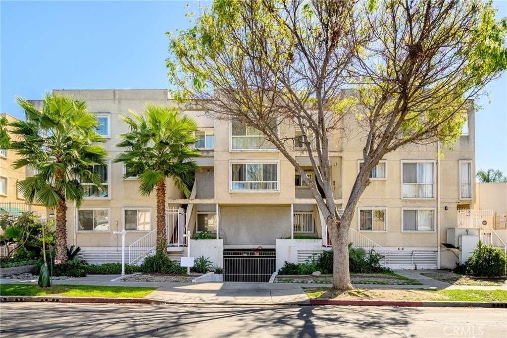 116 W Maple - Photo 0