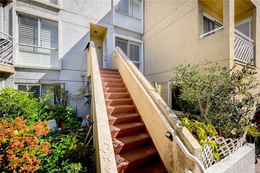 116 W Maple - Photo 2