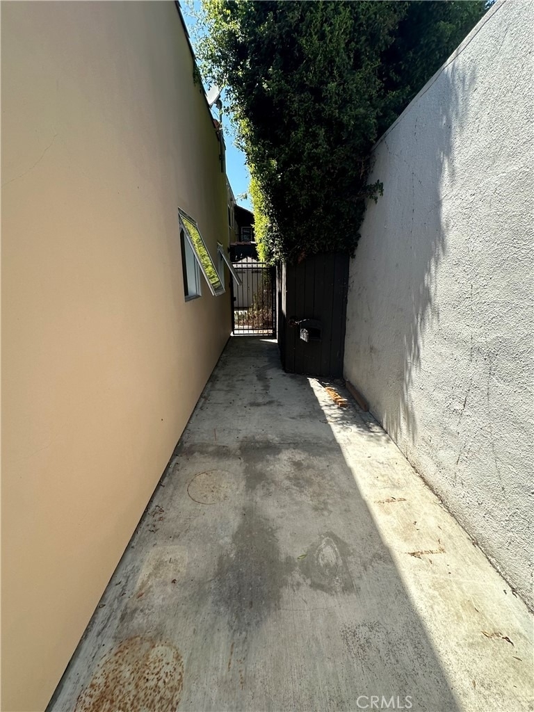 1046 S Hudson Avenue - Photo 10