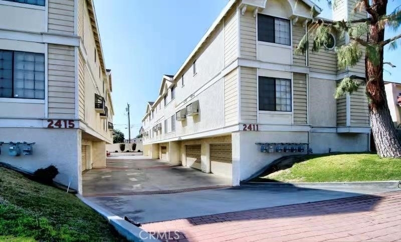 2411 S Baldwin Avenue - Photo 0