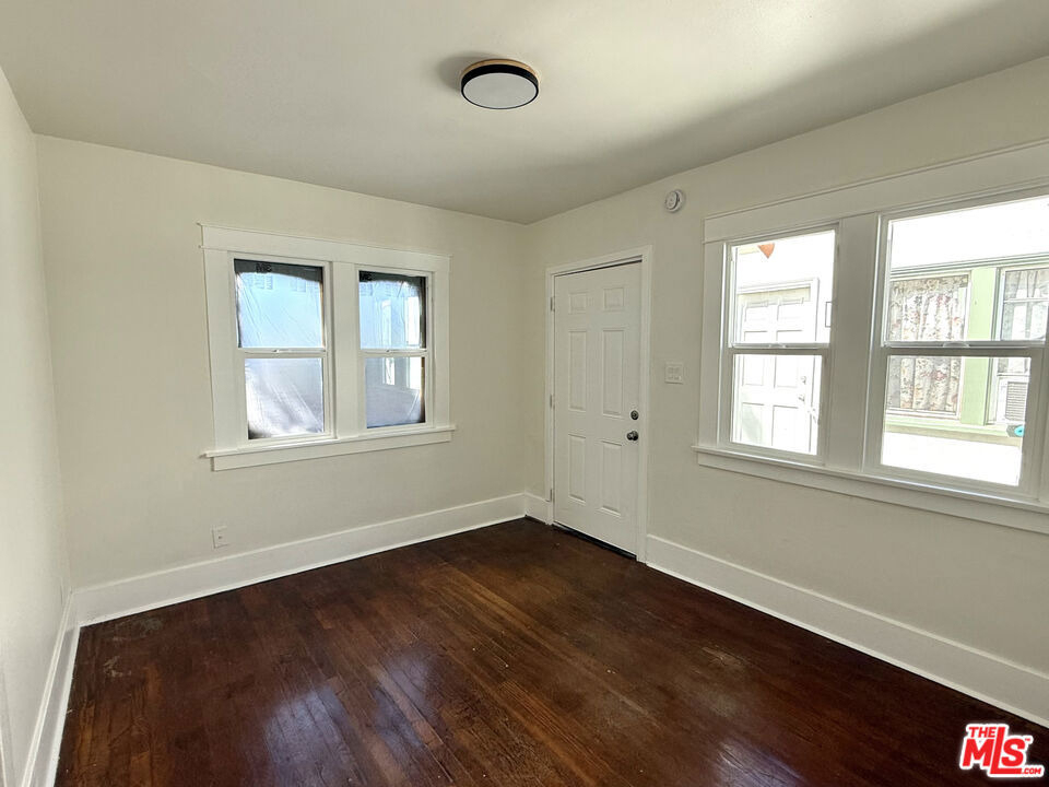 1806 9th Street - Photo 2
