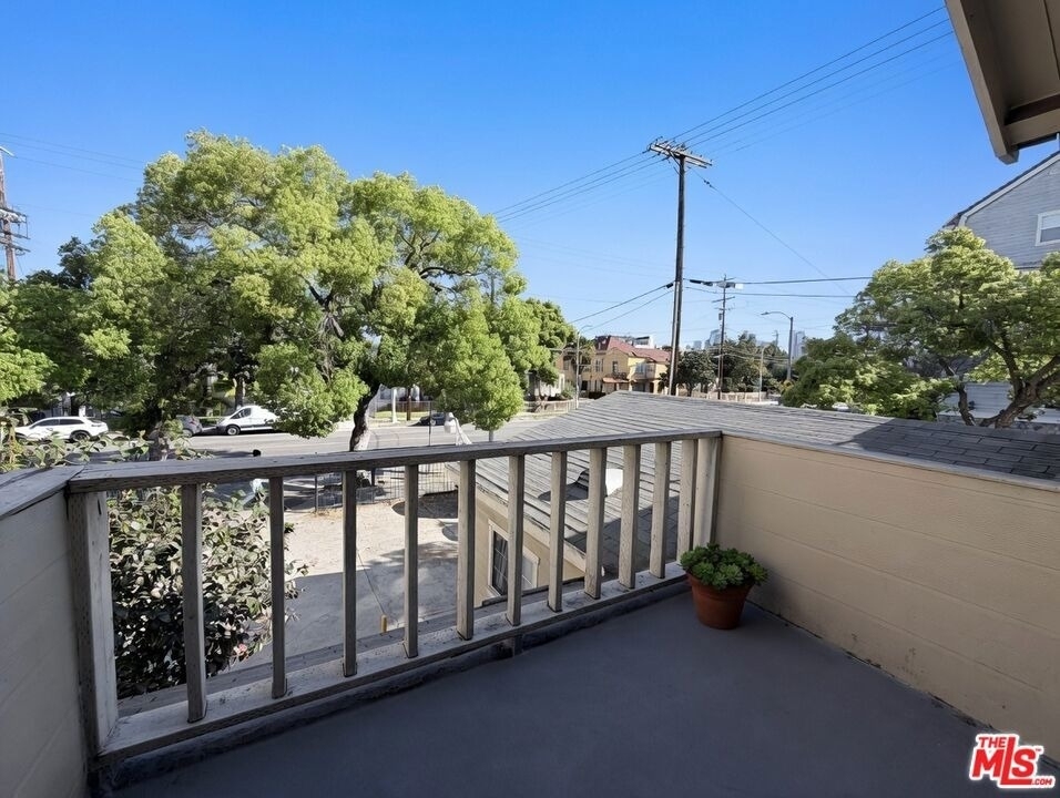 1238 W Adams Boulevard - Photo 2