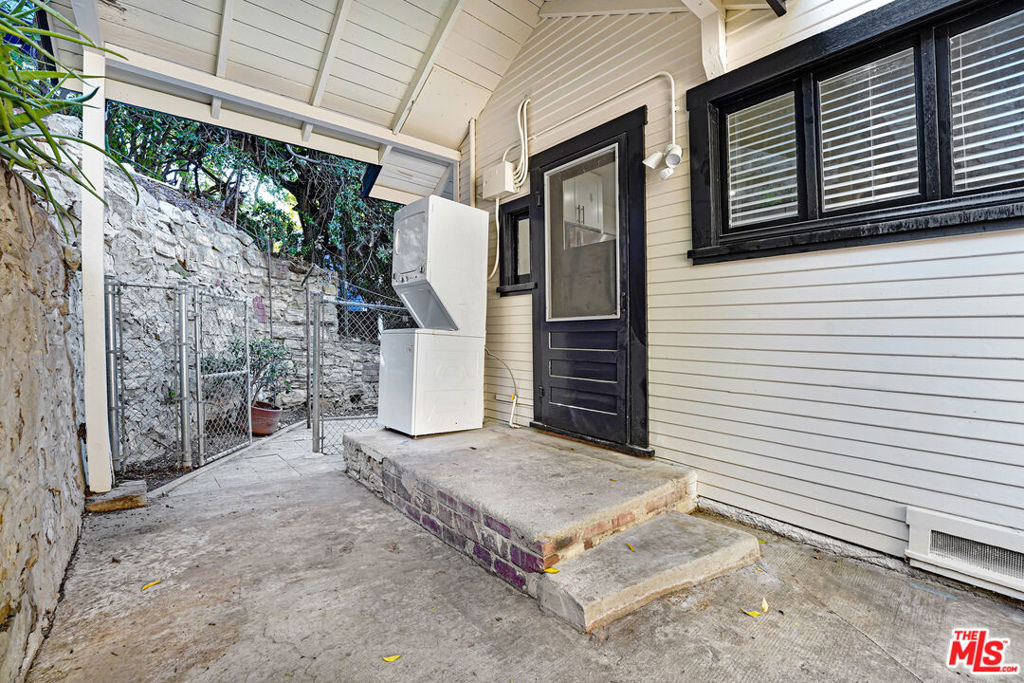 316 Crane Boulevard - Photo 9