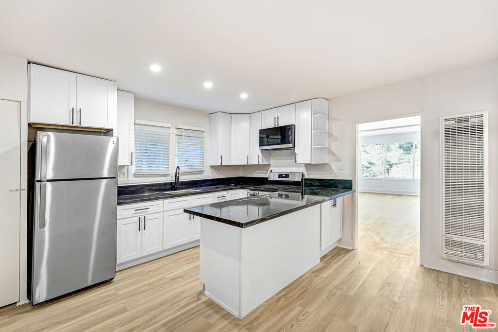 316 Crane Boulevard - Photo 4