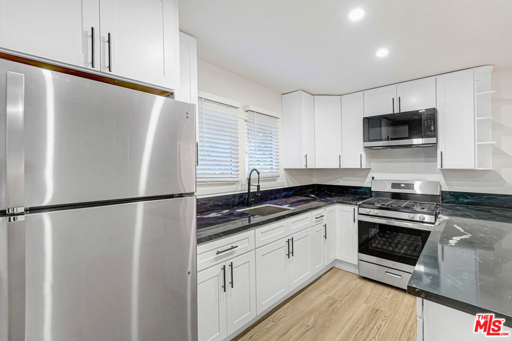 316 Crane Boulevard - Photo 5