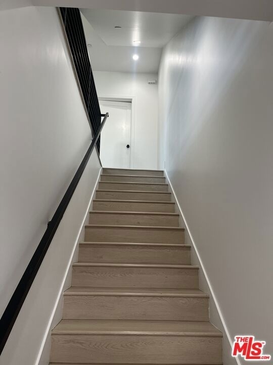 212 E 29th Street - Photo 7