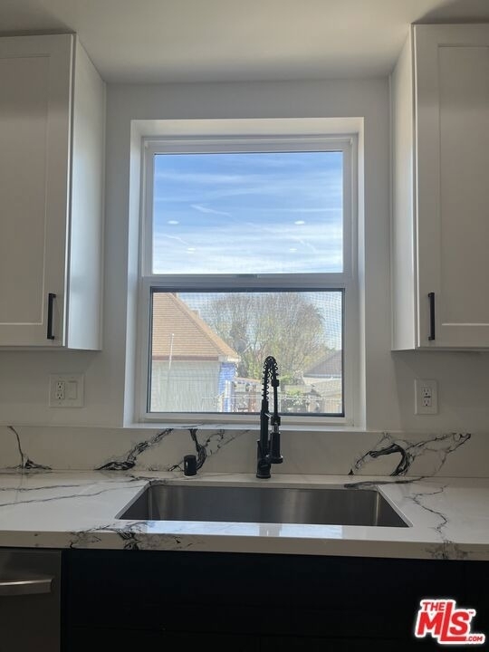 212 E 29th Street - Photo 9