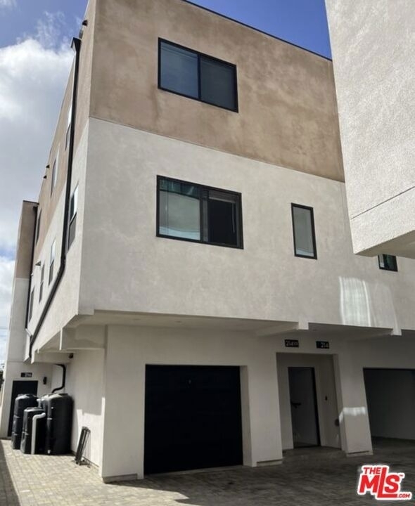212 E 29th Street - Photo 1