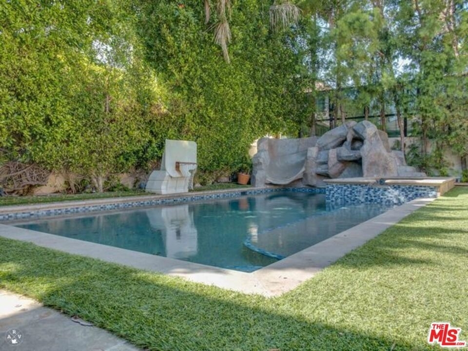 9033 Cresta Drive - Photo 2