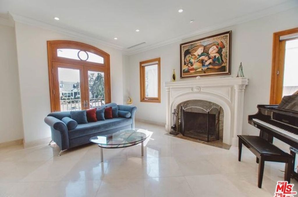 9033 Cresta Drive - Photo 4