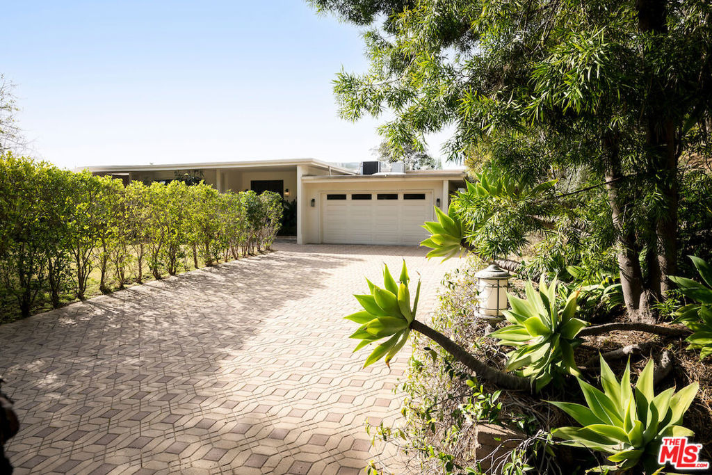 1845 Loma Vista Drive - Photo 2