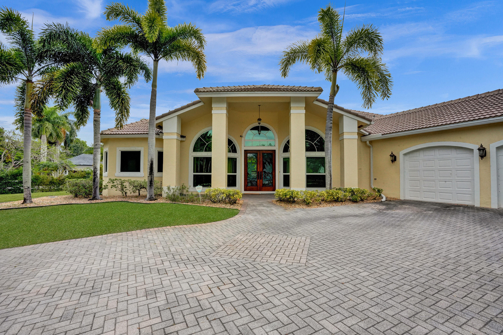 15910 Lindbergh Lane - Photo 2