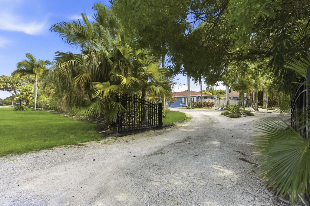 4268 Maurice Drive - Photo 18