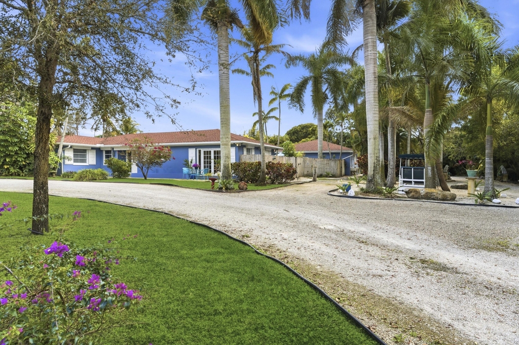 4268 Maurice Drive - Photo 3