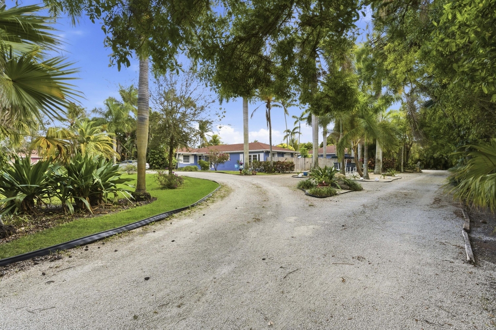 4268 Maurice Drive - Photo 16