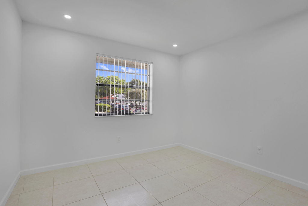 315 Nw 36th Avenue - Photo 18