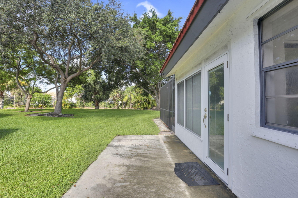 315 Nw 36th Avenue - Photo 24