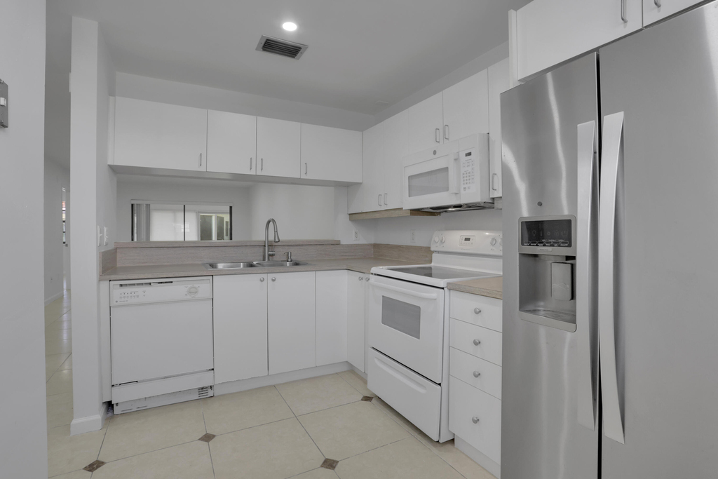 315 Nw 36th Avenue - Photo 8