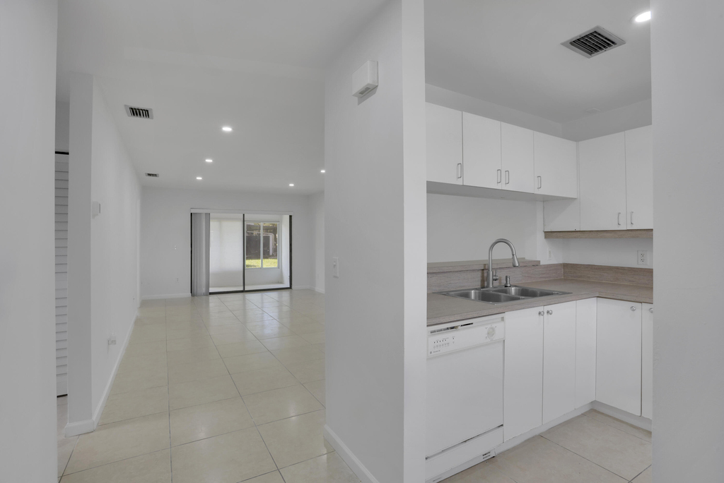 315 Nw 36th Avenue - Photo 4