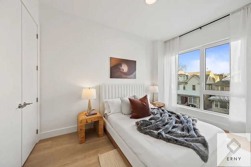 354 East 28th Street - Photo 5
