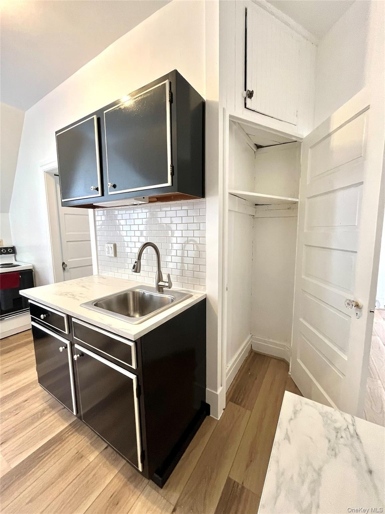 7 Law Street - Photo 2