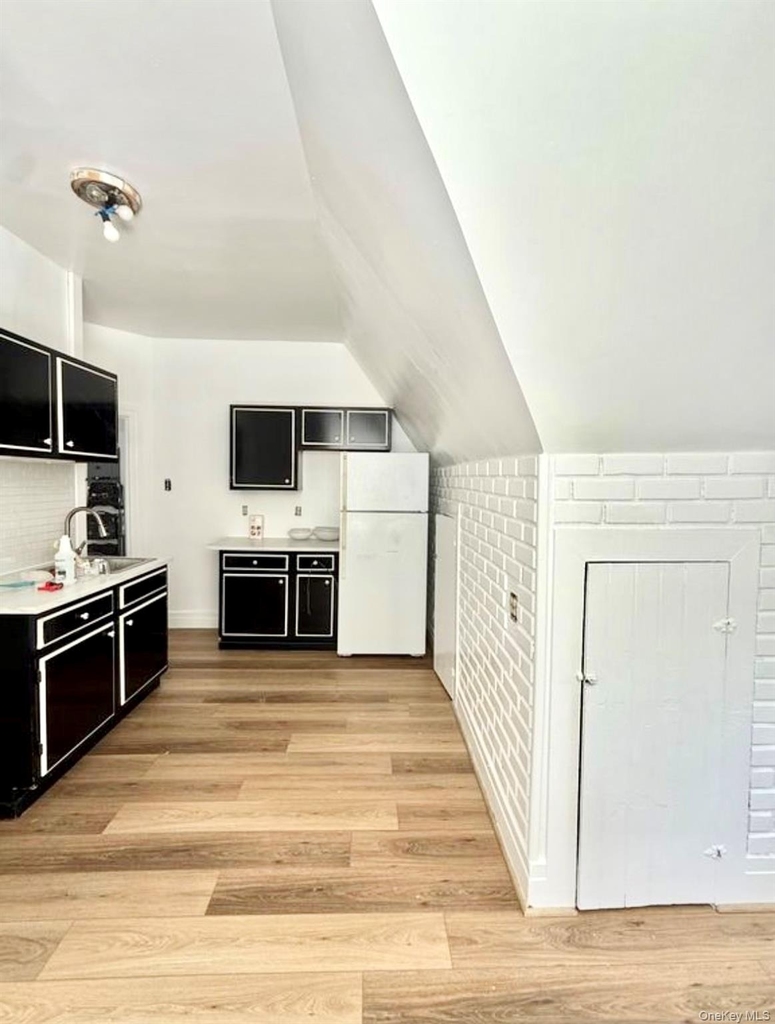 7 Law Street - Photo 3
