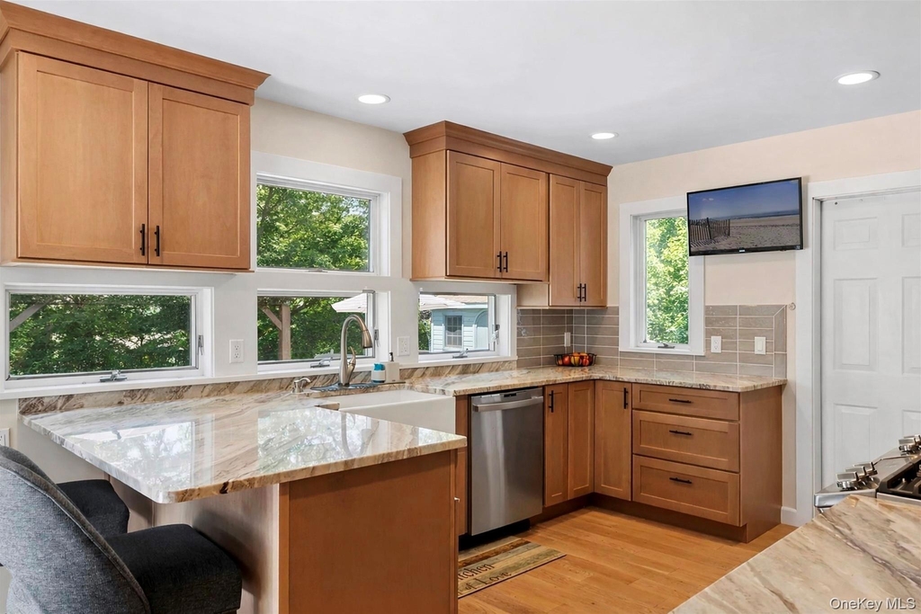 205 Pine Avenue - Photo 9