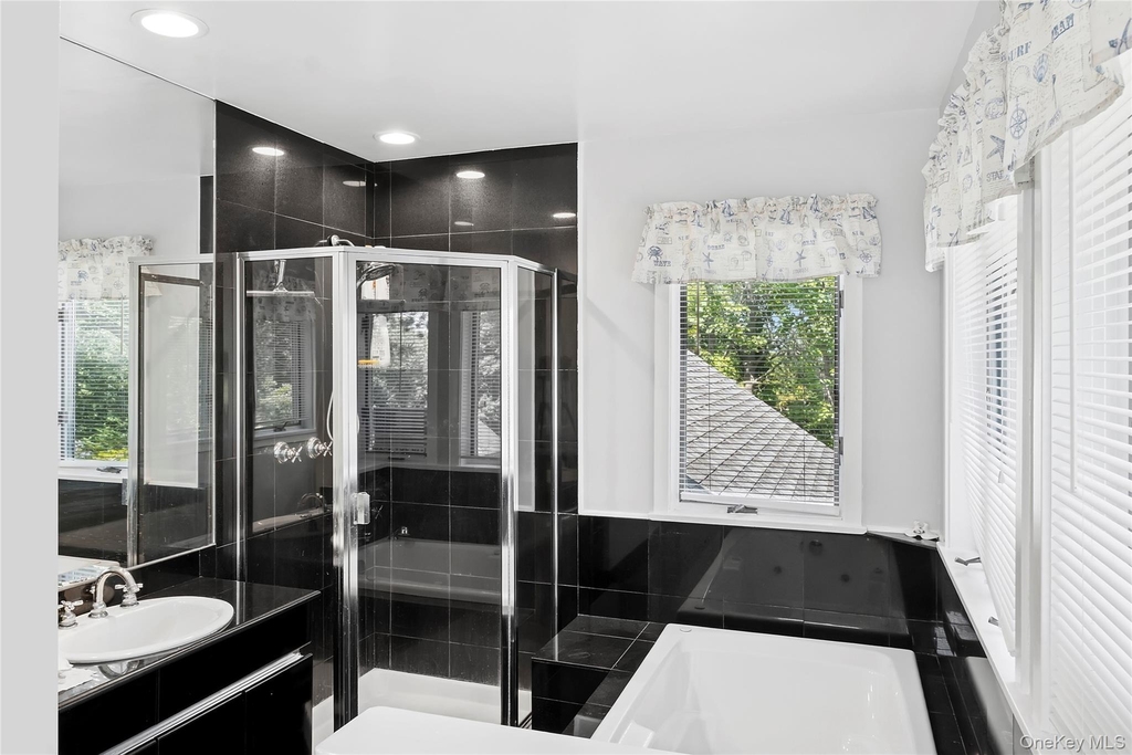 205 Pine Avenue - Photo 4