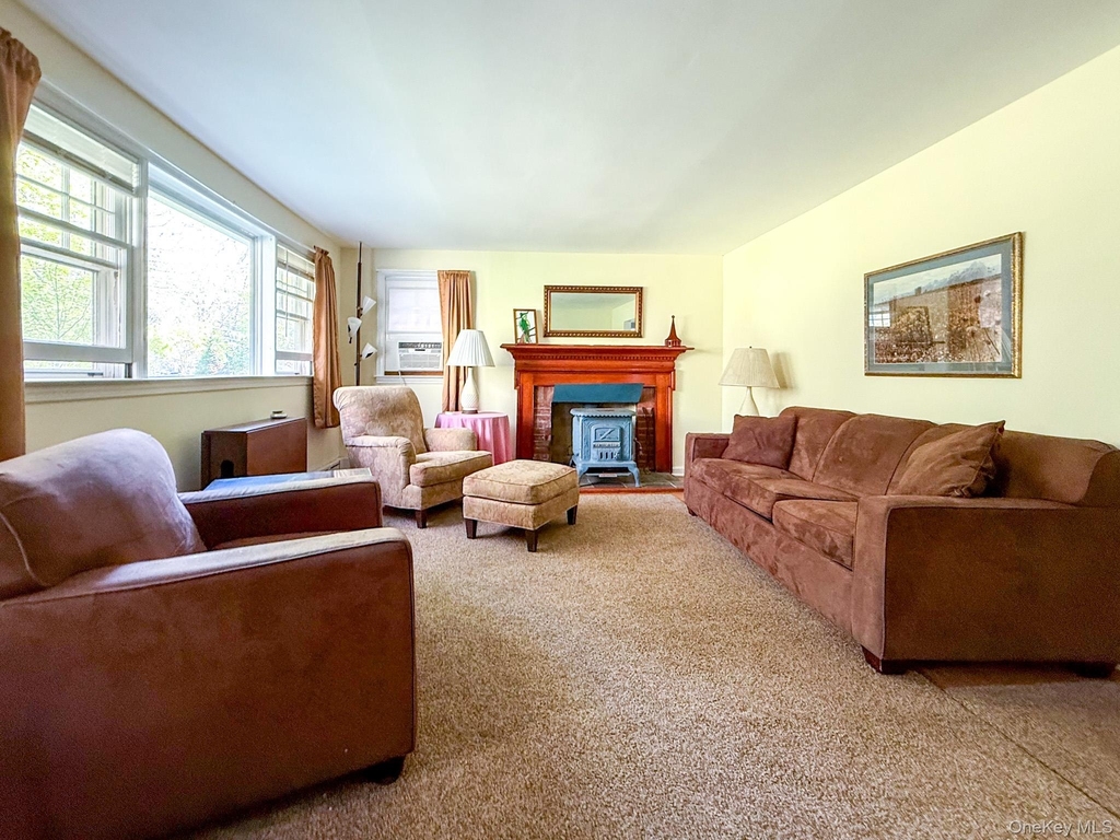 8415 Soundview Avenue - Photo 2