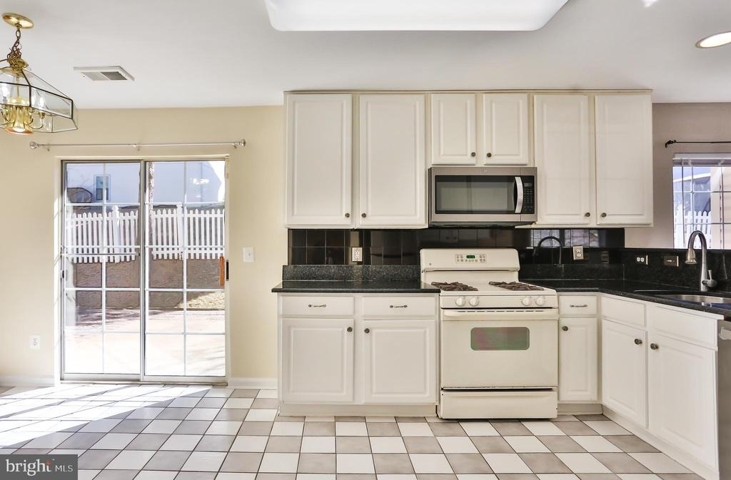 17259 Larkin Drive - Photo 4