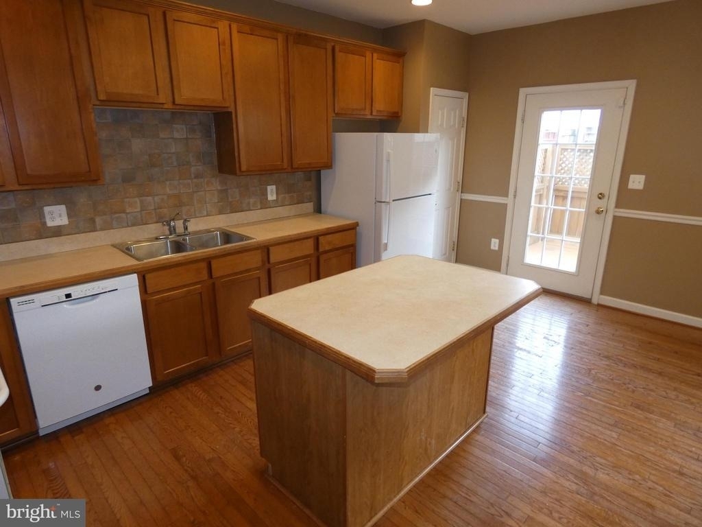 1308 Saunders Drive - Photo 6