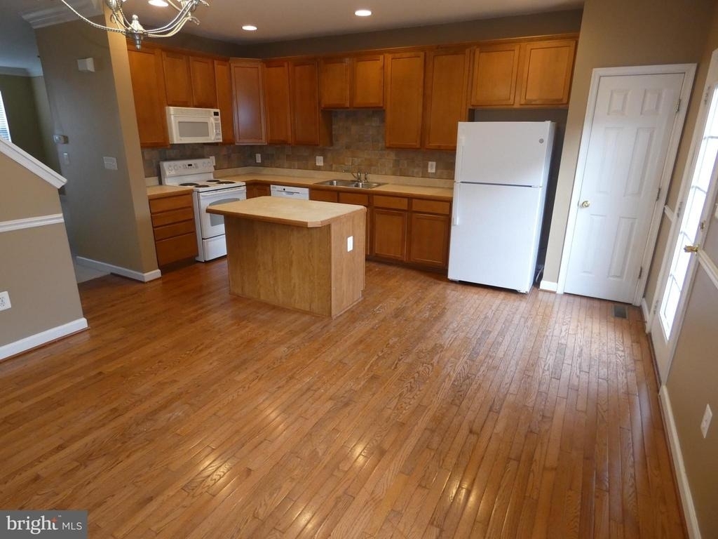 1308 Saunders Drive - Photo 7