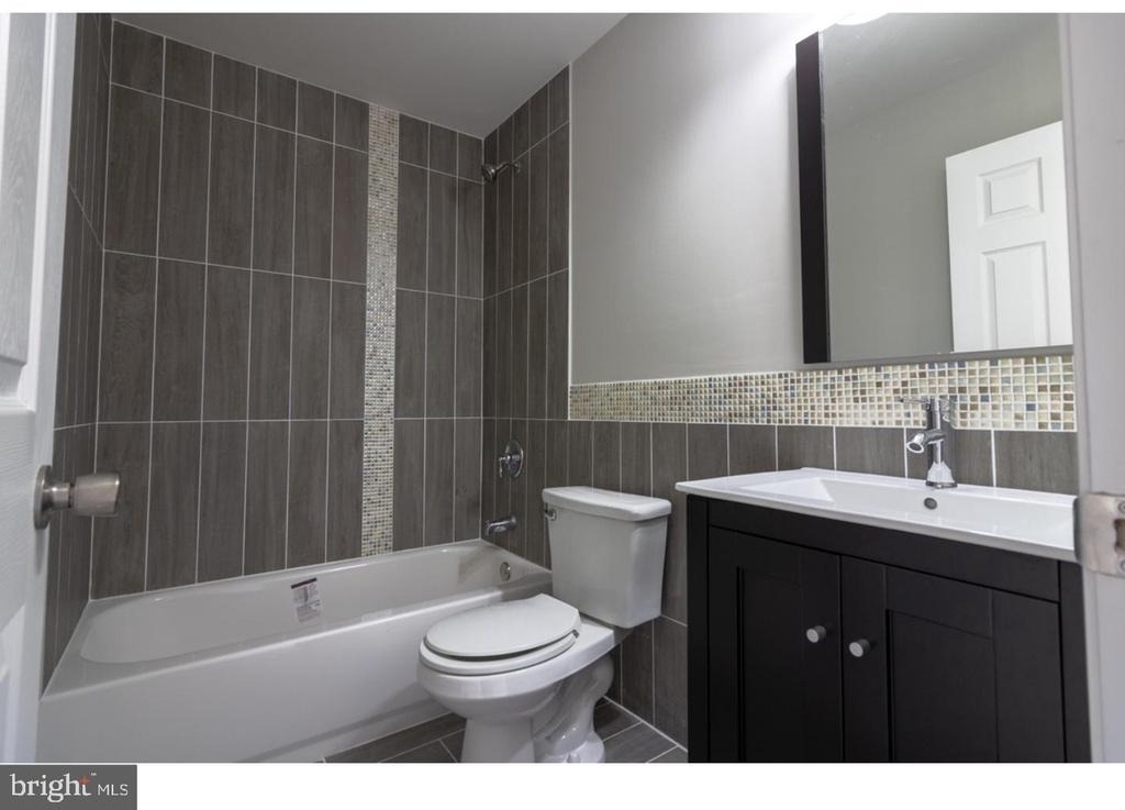 6241 N Woodstock Street - Photo 9