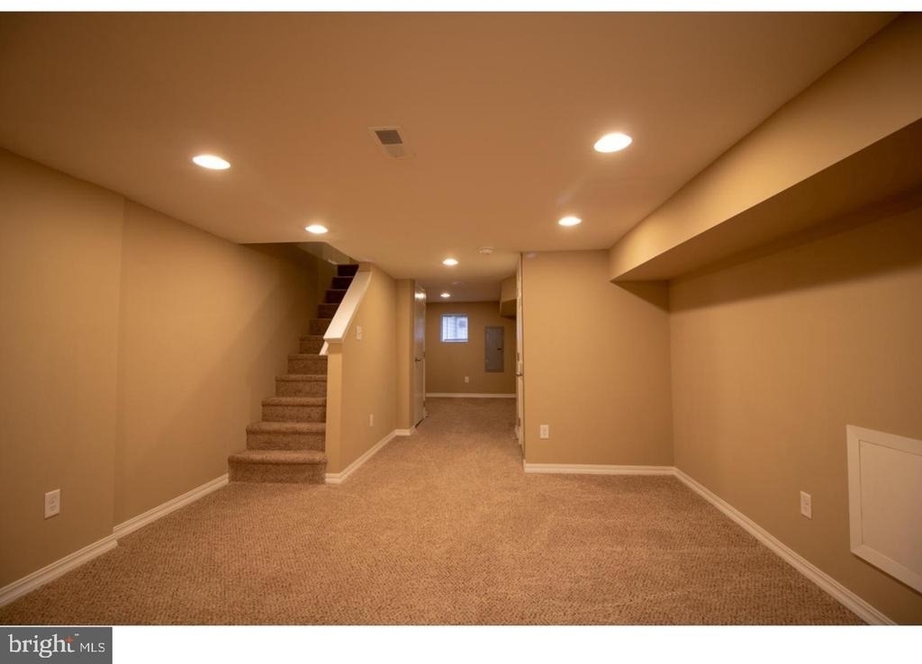 6241 N Woodstock Street - Photo 11