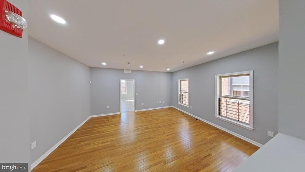 1831 W Diamond Street - Photo 2