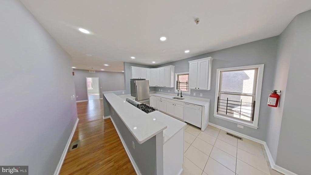 1831 W Diamond Street - Photo 3