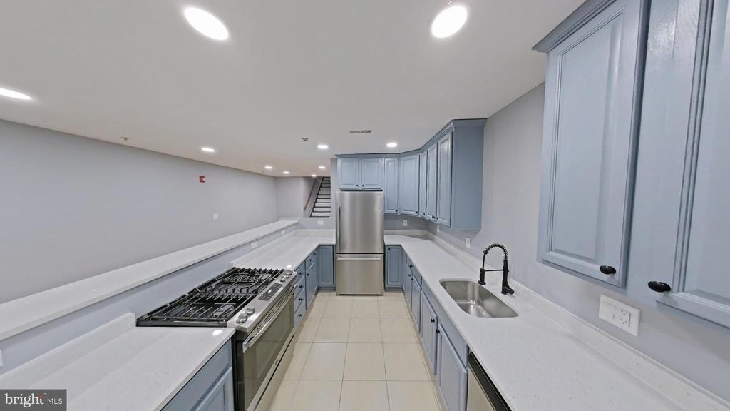 1831 W Diamond Street - Photo 4