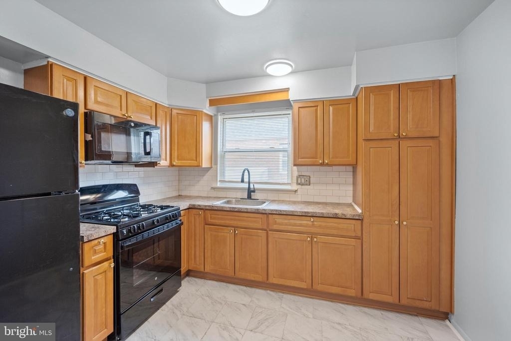 7727 Langdon Street - Photo 8