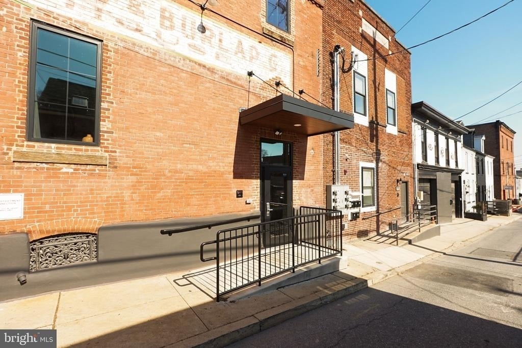 437 W Grant Street - Photo 1