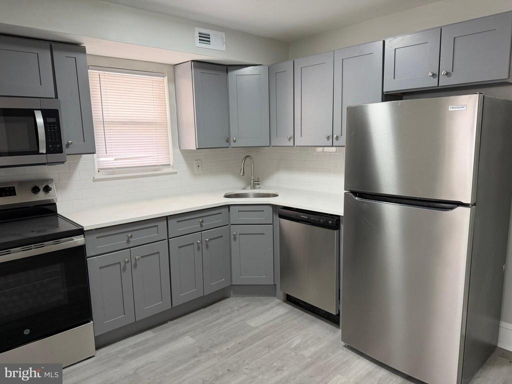 244 Mansion Avenue - Photo 7