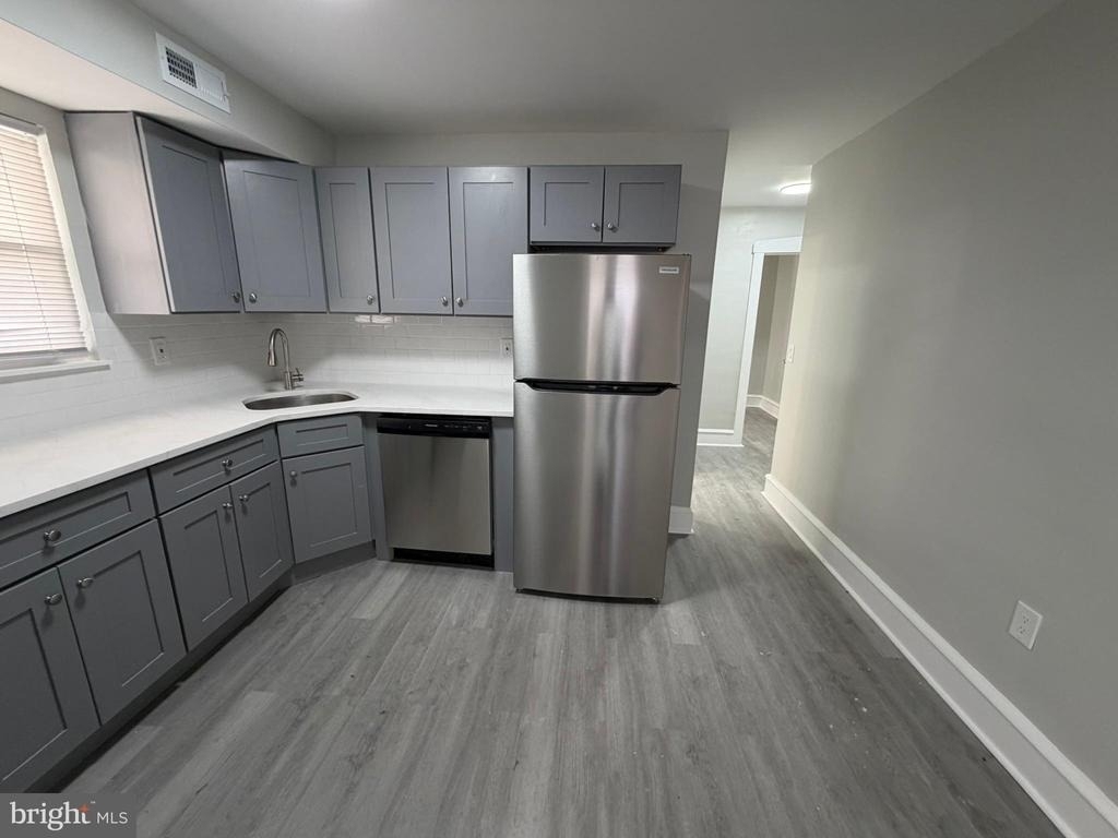 244 Mansion Avenue - Photo 9