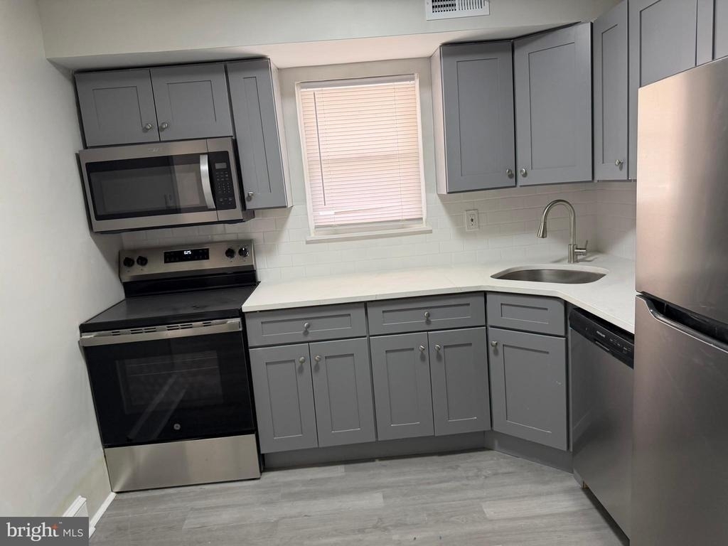 244 Mansion Avenue - Photo 8
