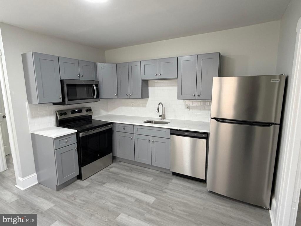 244 Mansion Avenue - Photo 6