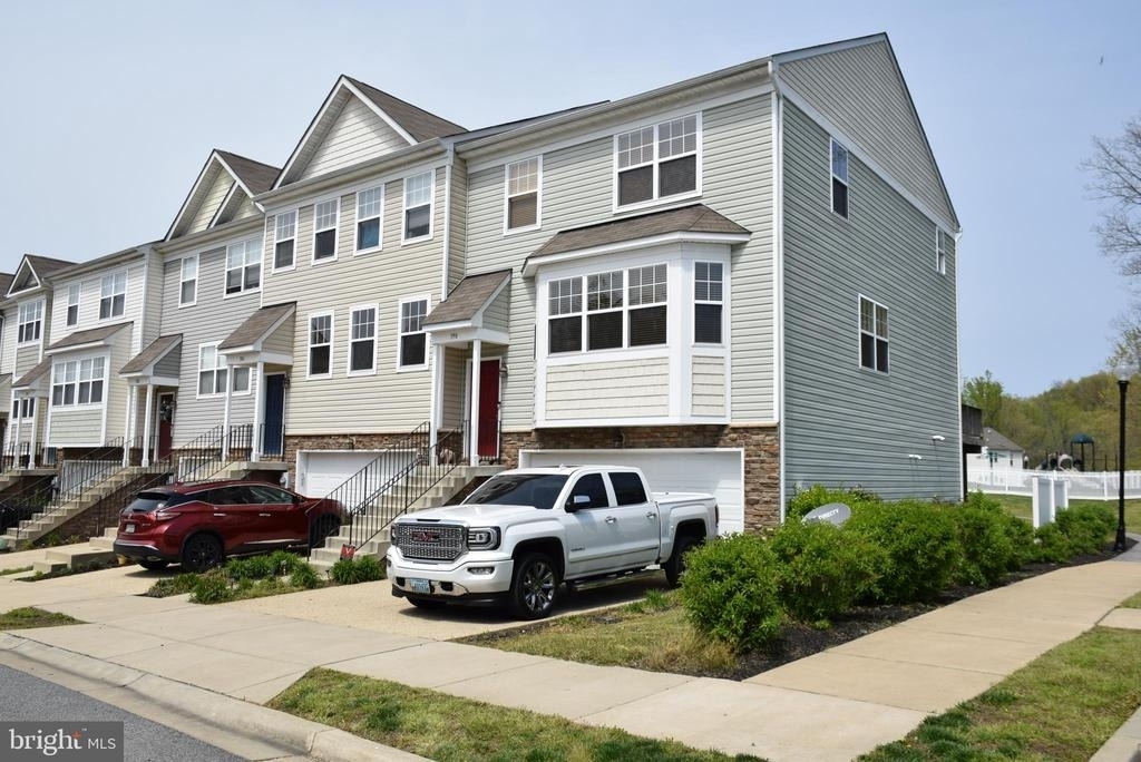 390 English Oak Lane - Photo 0