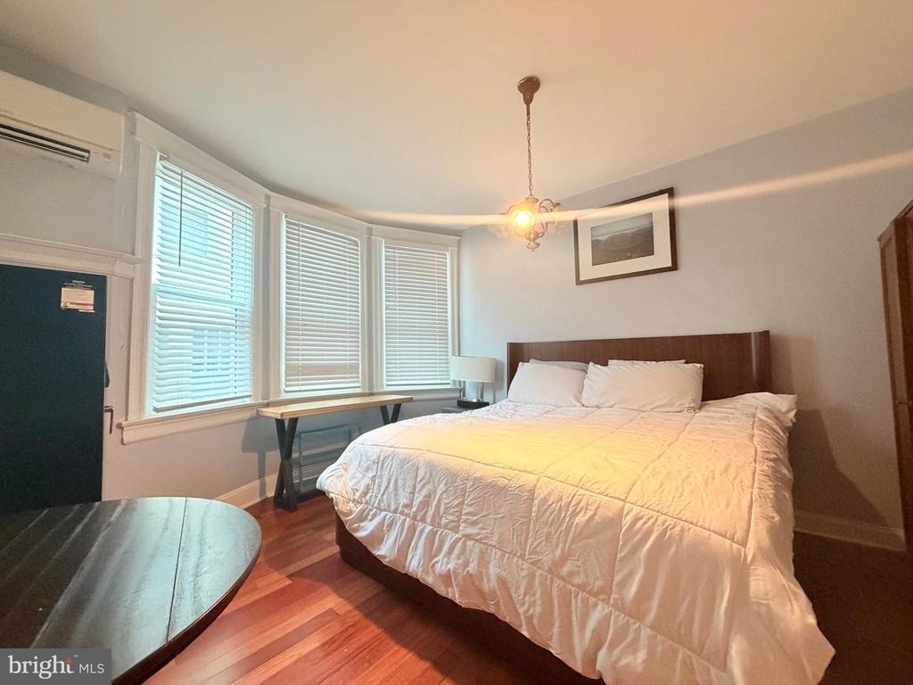 3119 South Dakota Avenue Ne - Photo 10
