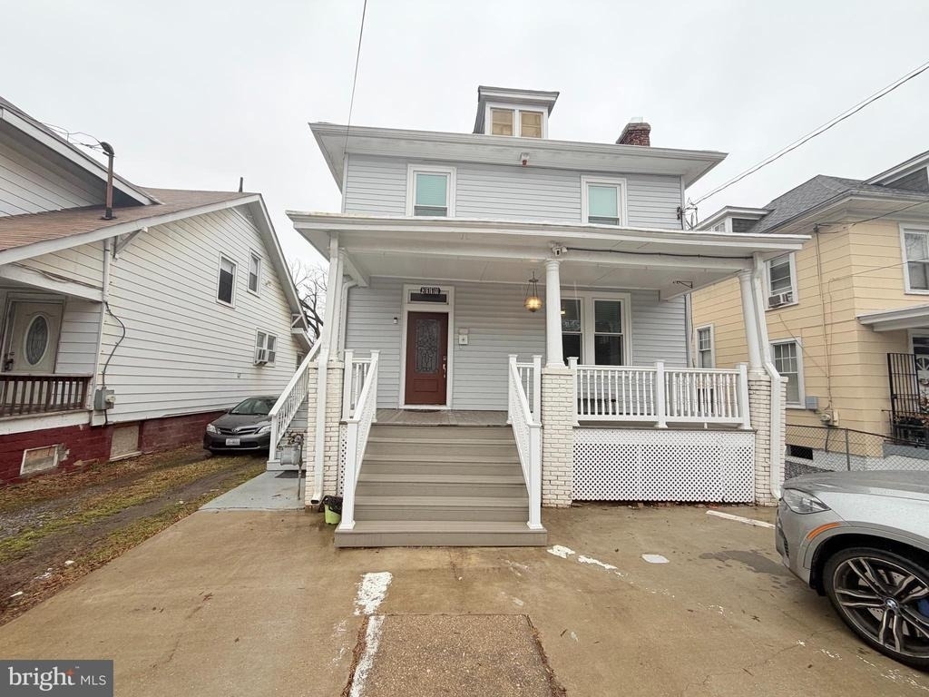 3119 South Dakota Avenue Ne - Photo 0